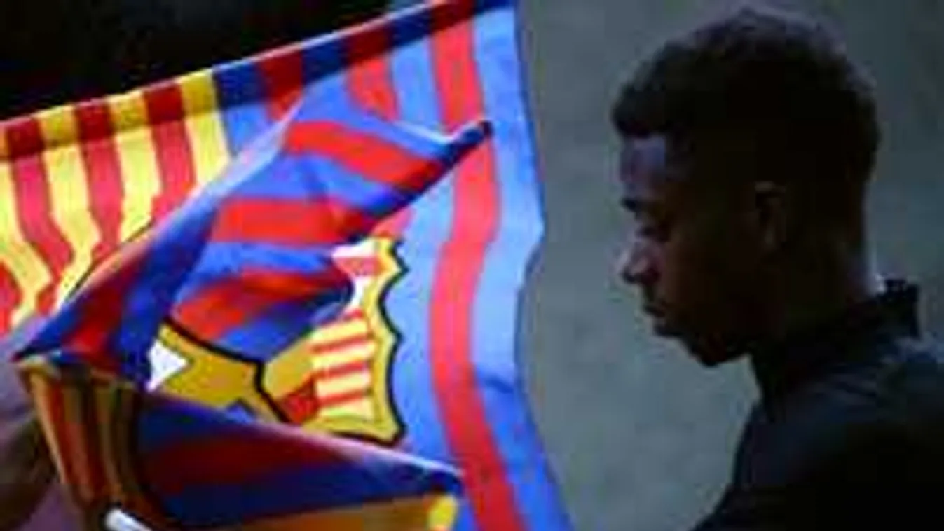 Áll a bál Barcelonában, fellázadt a sztárfocista