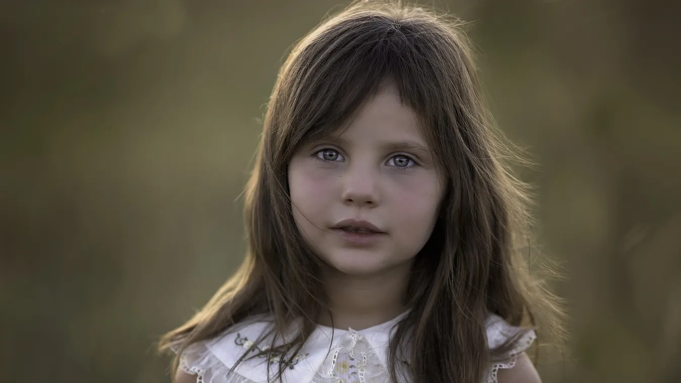 „Elképesztő ereje van” – újra járni tanul a covid miatt lebénult kislány