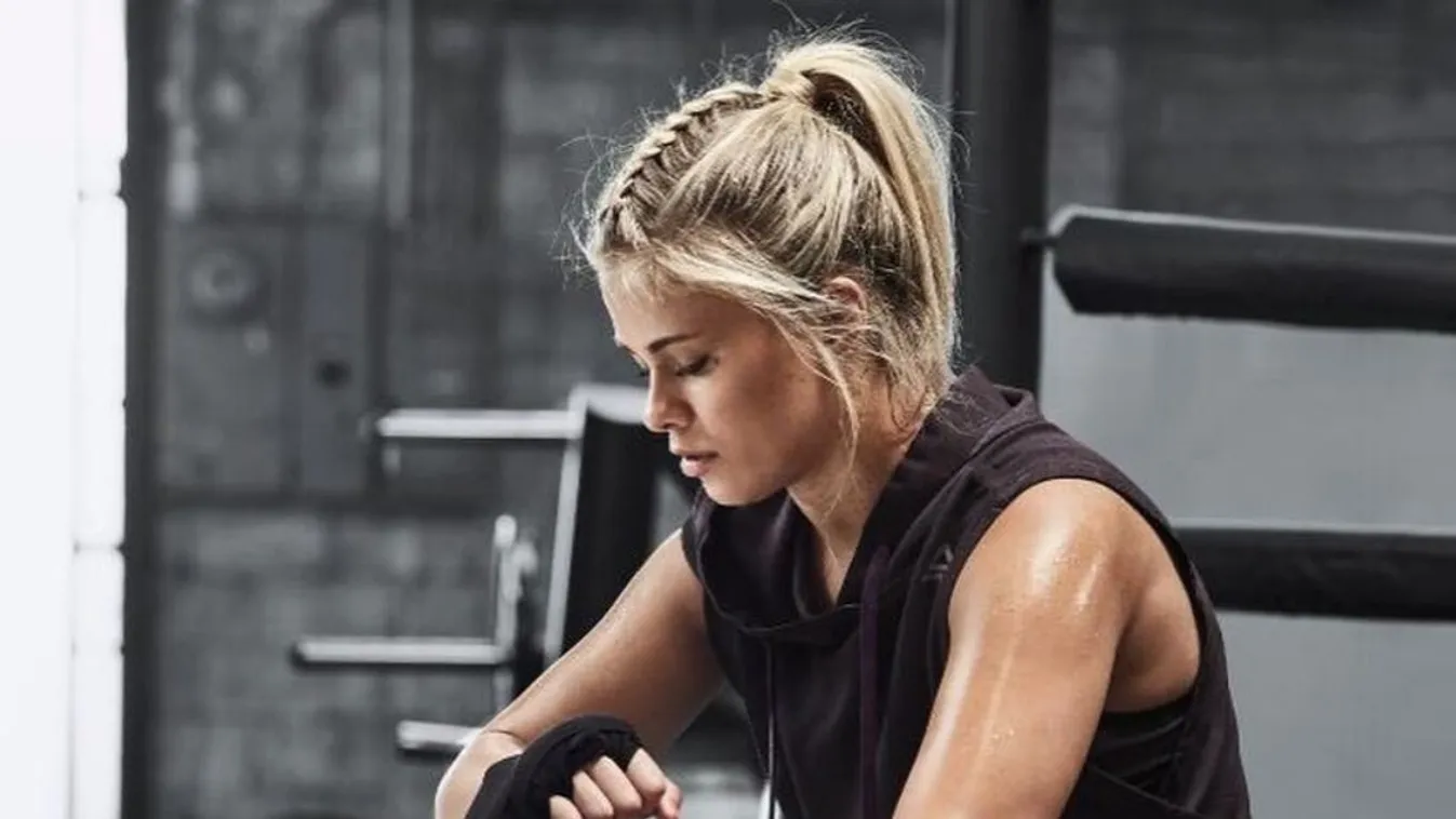 Paige és ellenfele kesztyű nélkül püfölték egymást