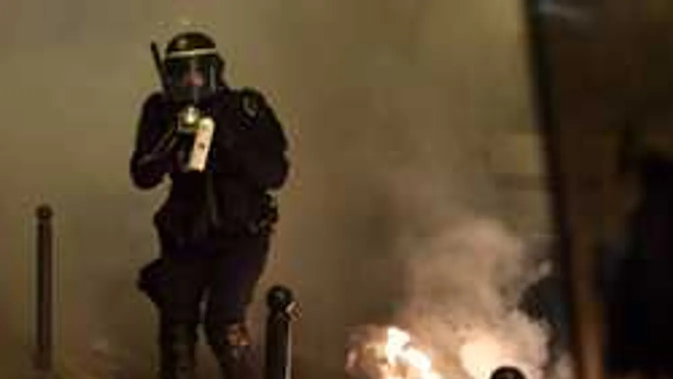 Pokoli Párizs: már a turisták is veszélyben vannak!