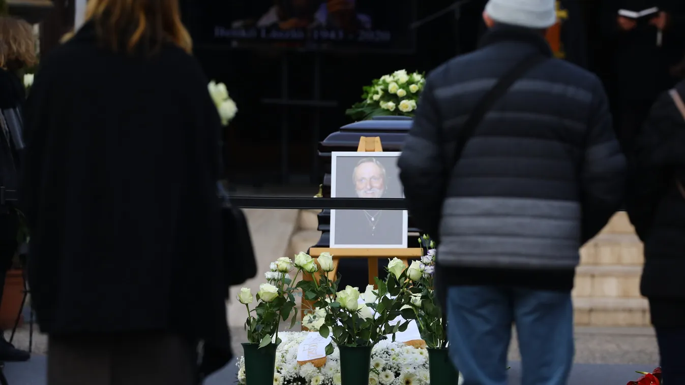 Itt vannak az első képek: Utolsó útjára kísérik Benkő Lászlót