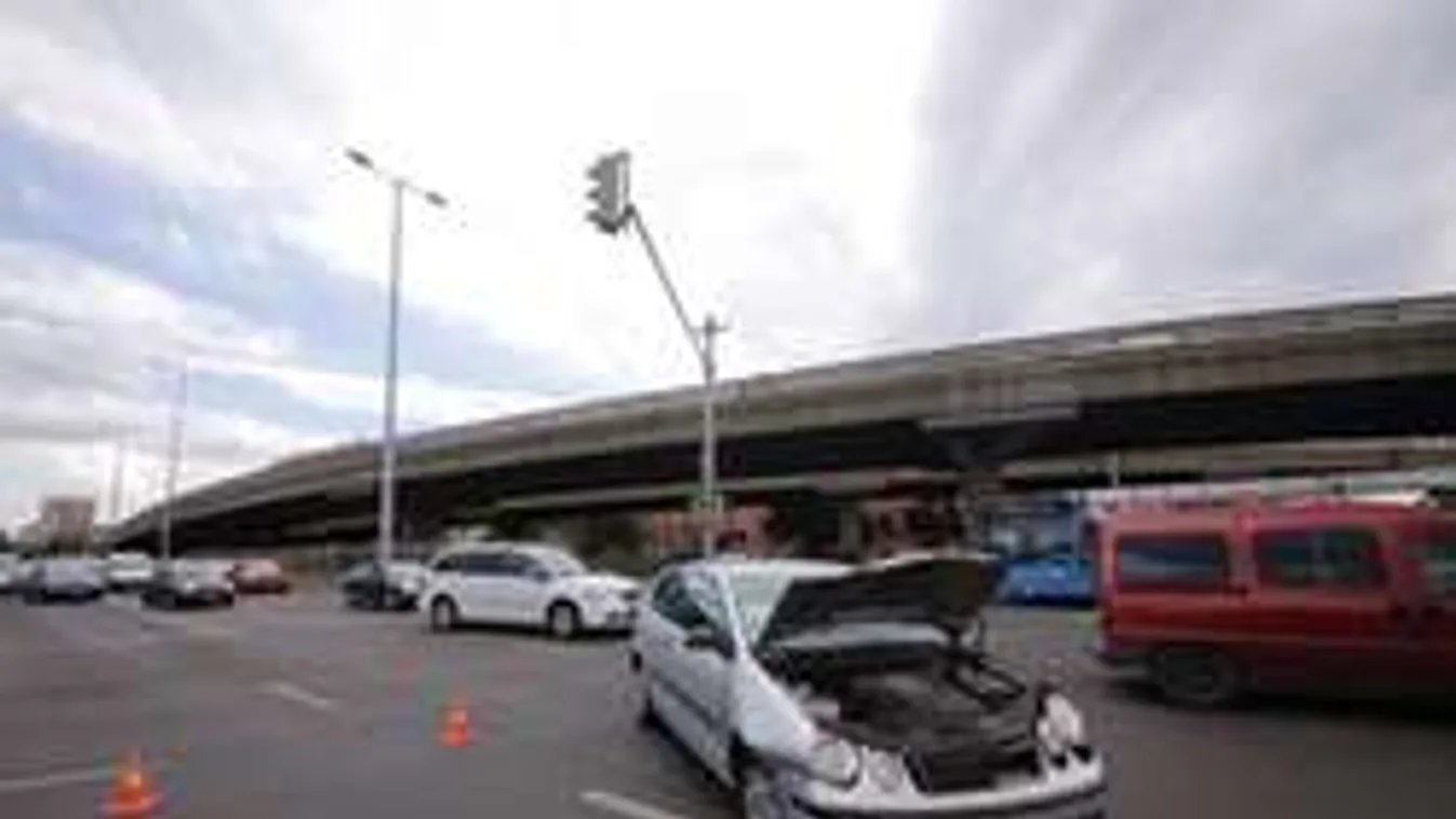 Életveszély az Árpád hídnál: Ez a lámpa okozza a tragédiákat