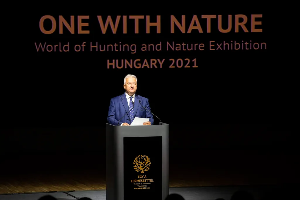 Semjén Zsolt miniszterelnök-helyettes beszédet mond az "Egy a Természettel" Vadászati és Természeti Világkiállítás megnyitóján a Hungexpo Budapest Kongresszusi és Kiállítási Központban 2021. szeptember 25-én. MTI/Varga György