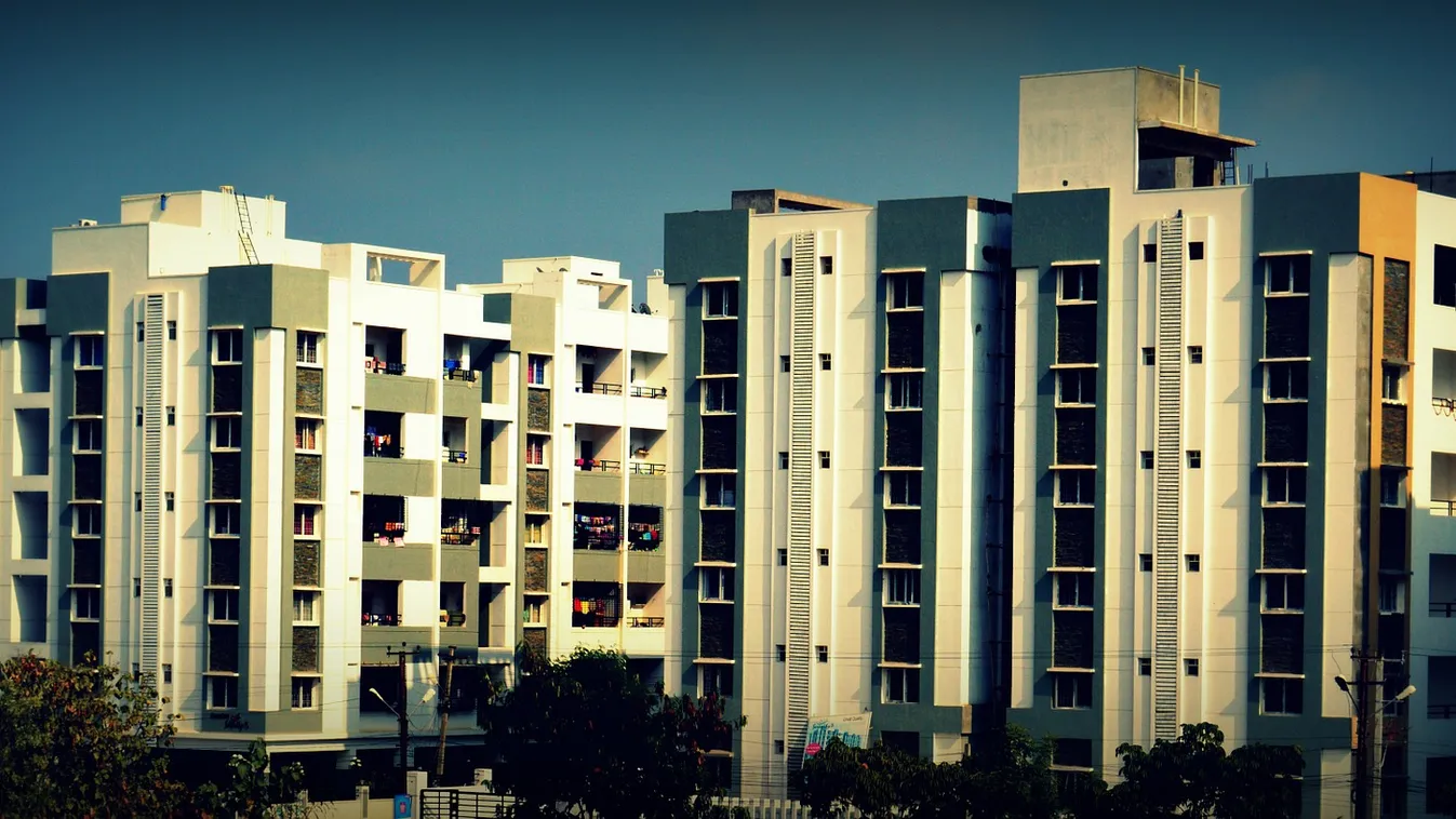 Tragédia a vereknyei lakótelepen: a hetedikről zuhant a járdára a férfi