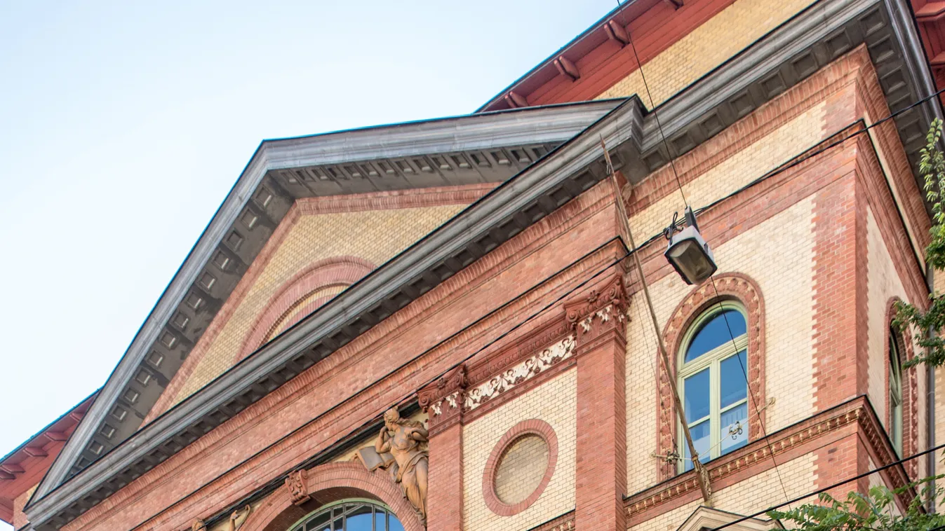 Az Irigy Hónaljmirigy tagjai vittek ebédet a gyerekklinikára – fotók