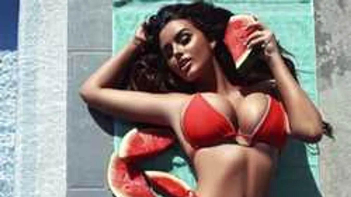 Se bugyi, se más: lucskosan mutogatja melleit a buja focistalány