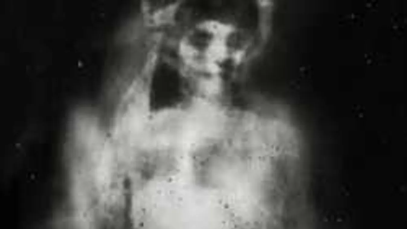 Hátborzongató dolog jelent meg a szellemvadászok csoportképén...