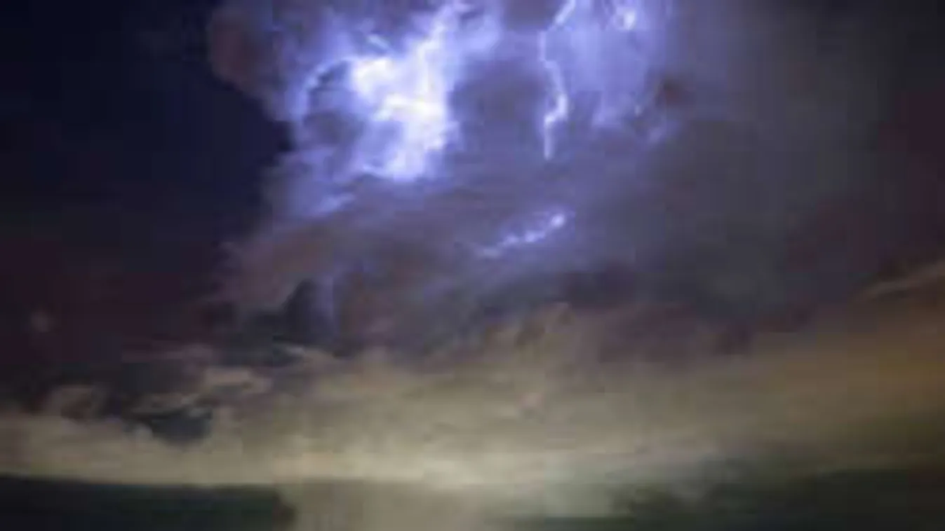 Átjáró nyílt egy párhuzamos világra? Bizarr felhő jelent meg a hadronütköztető felett!