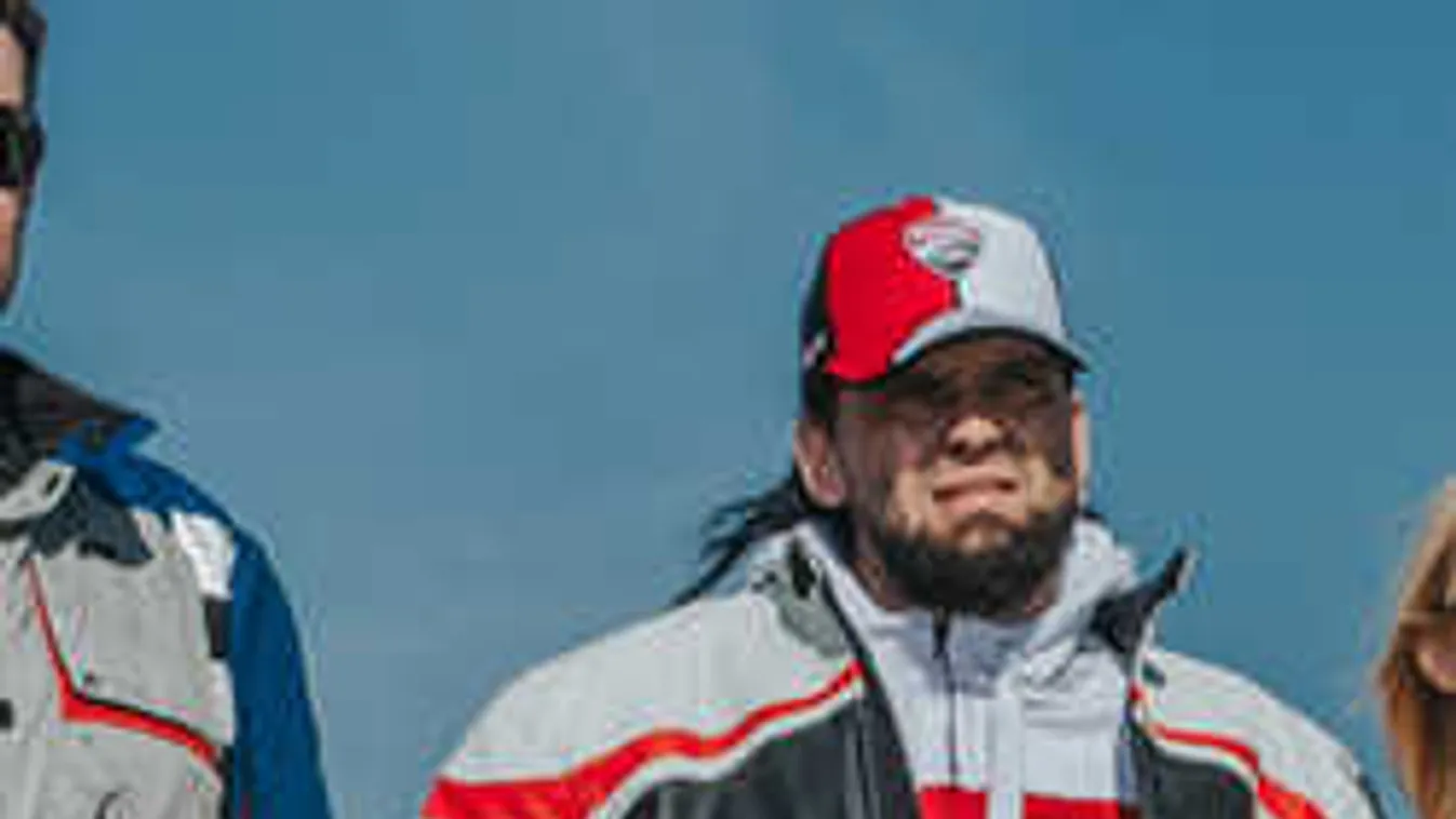 Örömhír érkezett, megnősült a népszerű magyar zenész