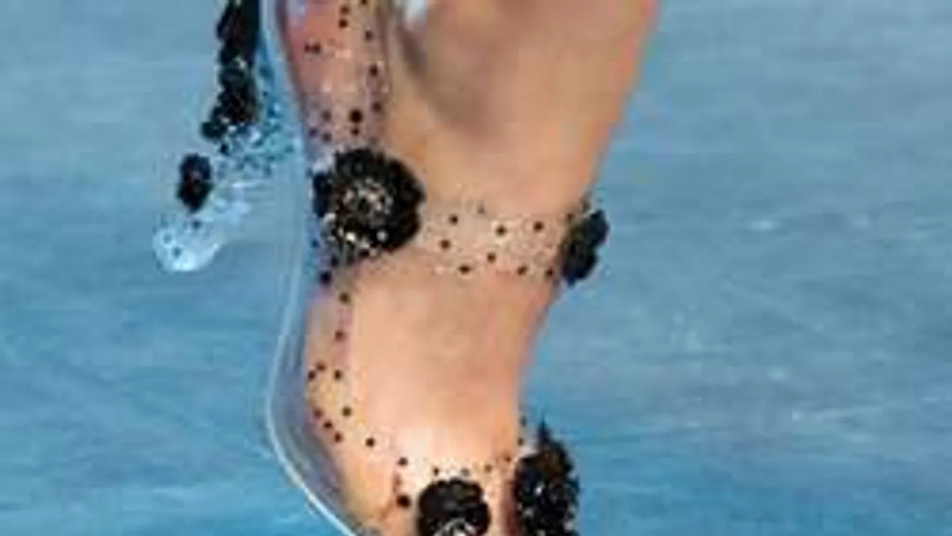 Divatforradalom! Tavasszal a cipők is virágba borulnak!