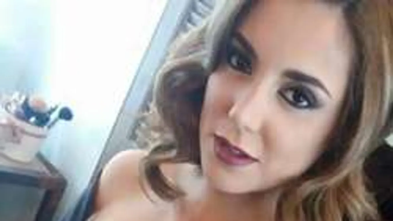 Pucéran ünnepelte Argentína legyőzését a nagy mellű szépség