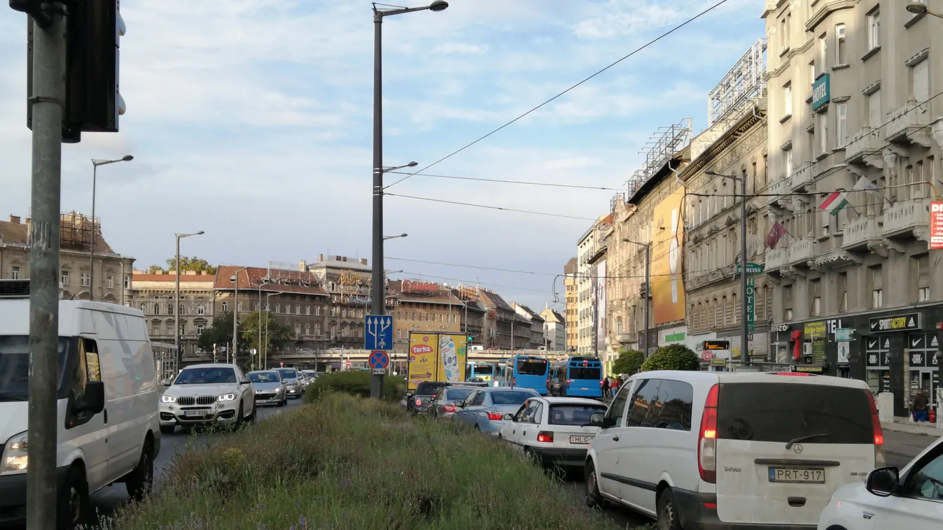 Hatalmas a dugó: elesett Budapest az első tanítási napon – Fotók
