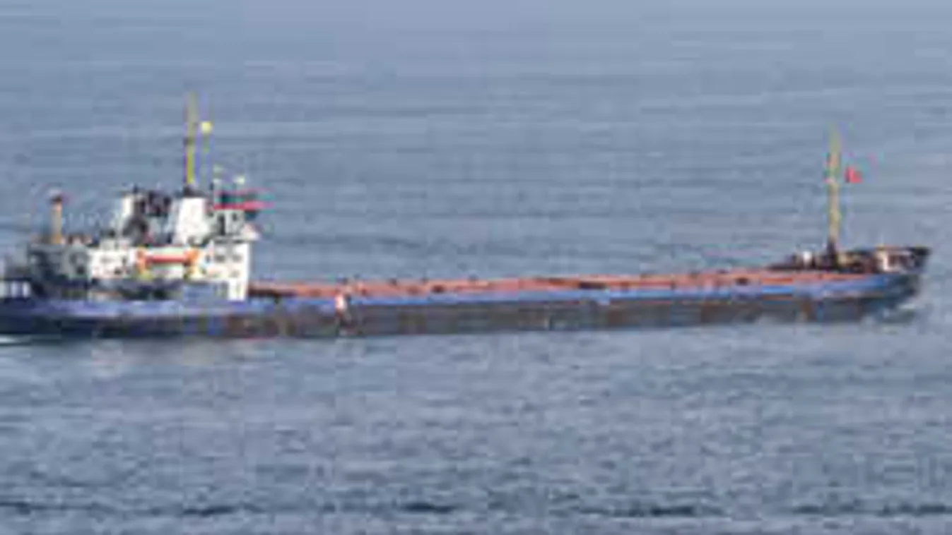 Nagy baj van a Dunán, zátonyra futott egy hajó