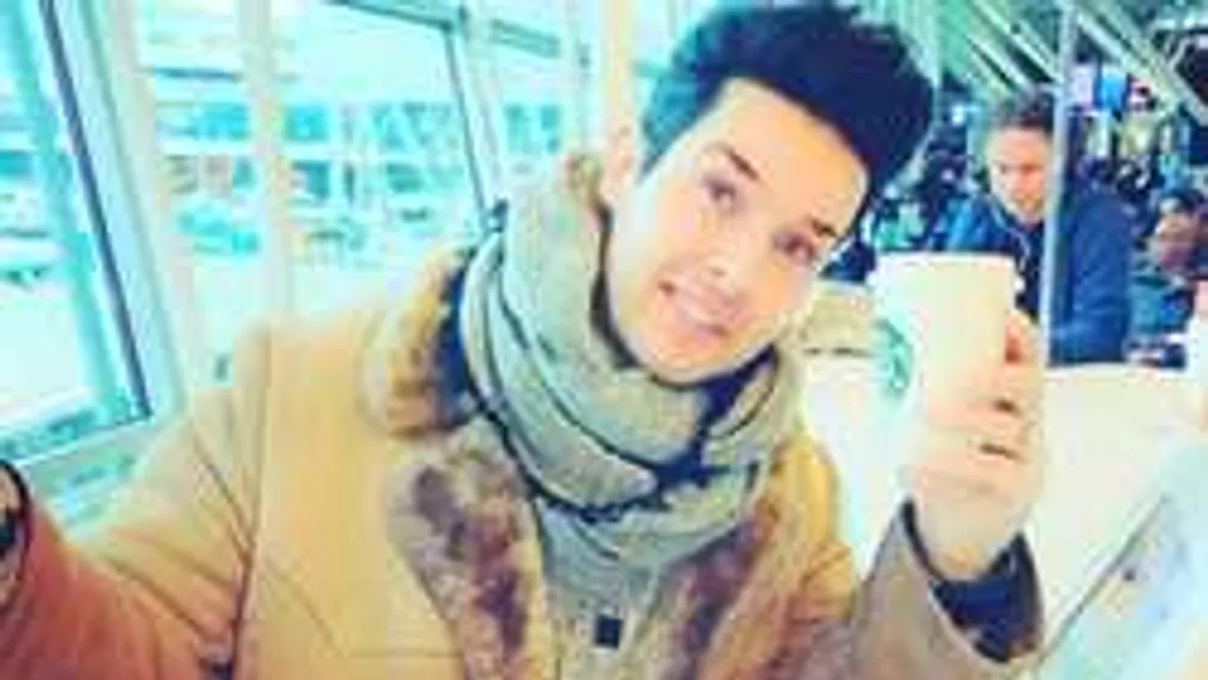 Hogy mi? Bilincsbe verték koncert közben a magyar énekest