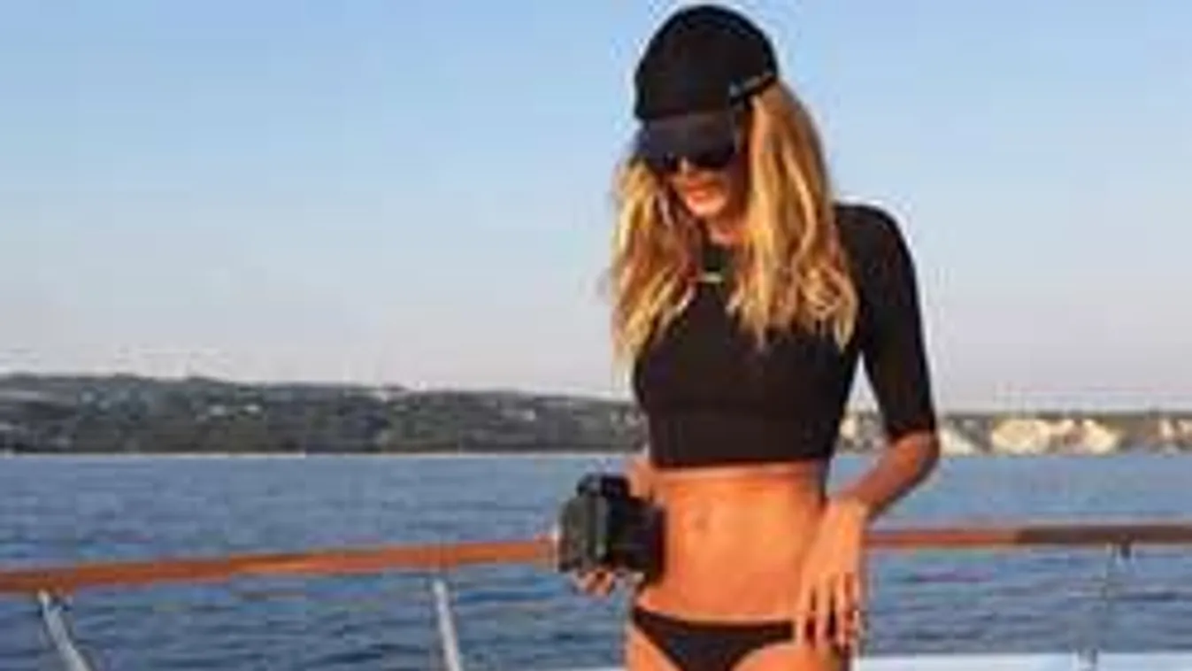 Ilyen egy tökéletes 51 éves bikinis test! - Fotó