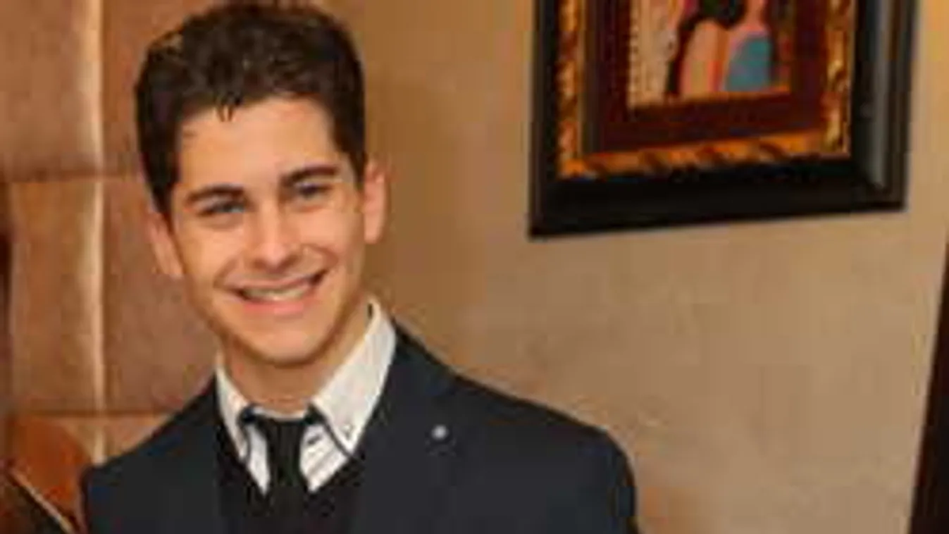 Lefotóztuk, ezt a gyönyörű tinit szereti a fiatal tehetség