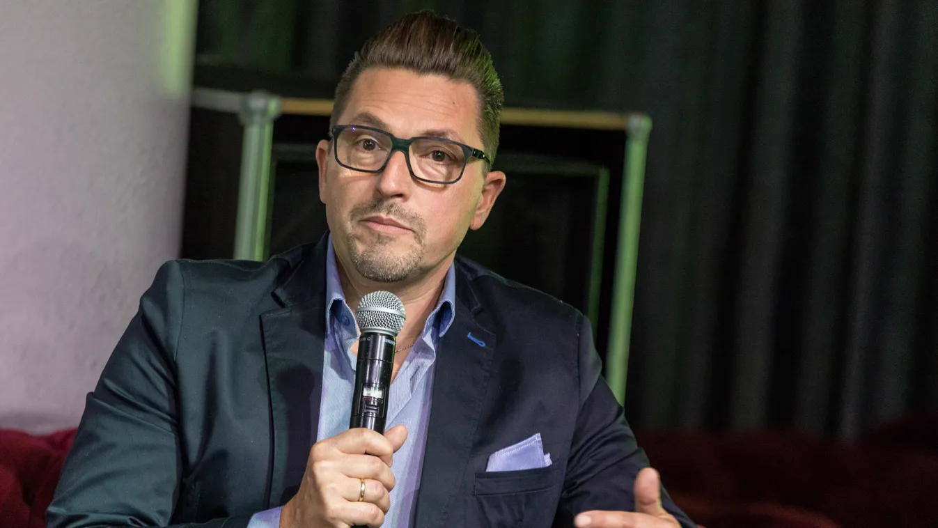 Koronavírus: Nagy bejelentést tett Ákos