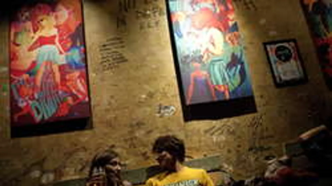 Koppintják az angolok a pesti bulinegyedet