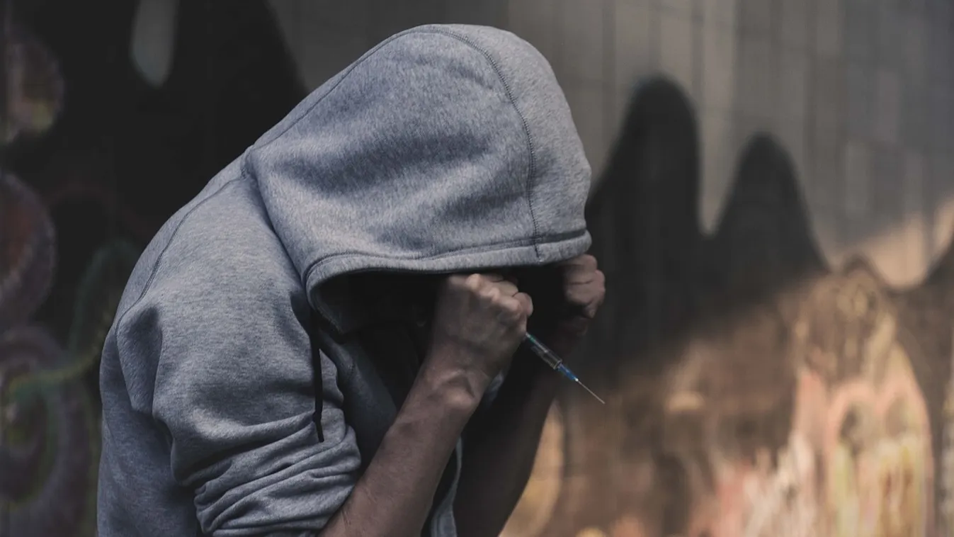 Fényes nappal kábult fiatalok lepték el Pesterzsébet utcáit – Fotó