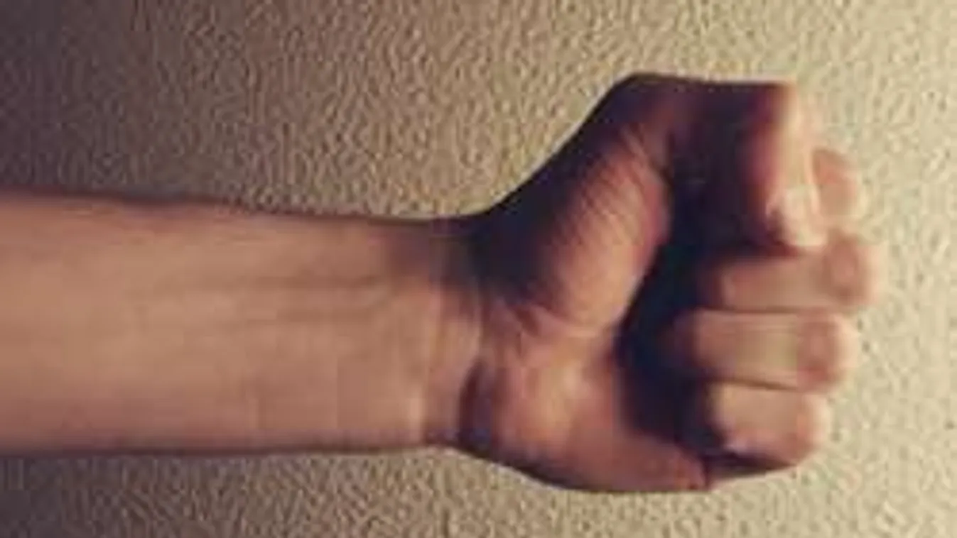 Riválisa ujját is le akarta vágni az őrülten féltékeny férj