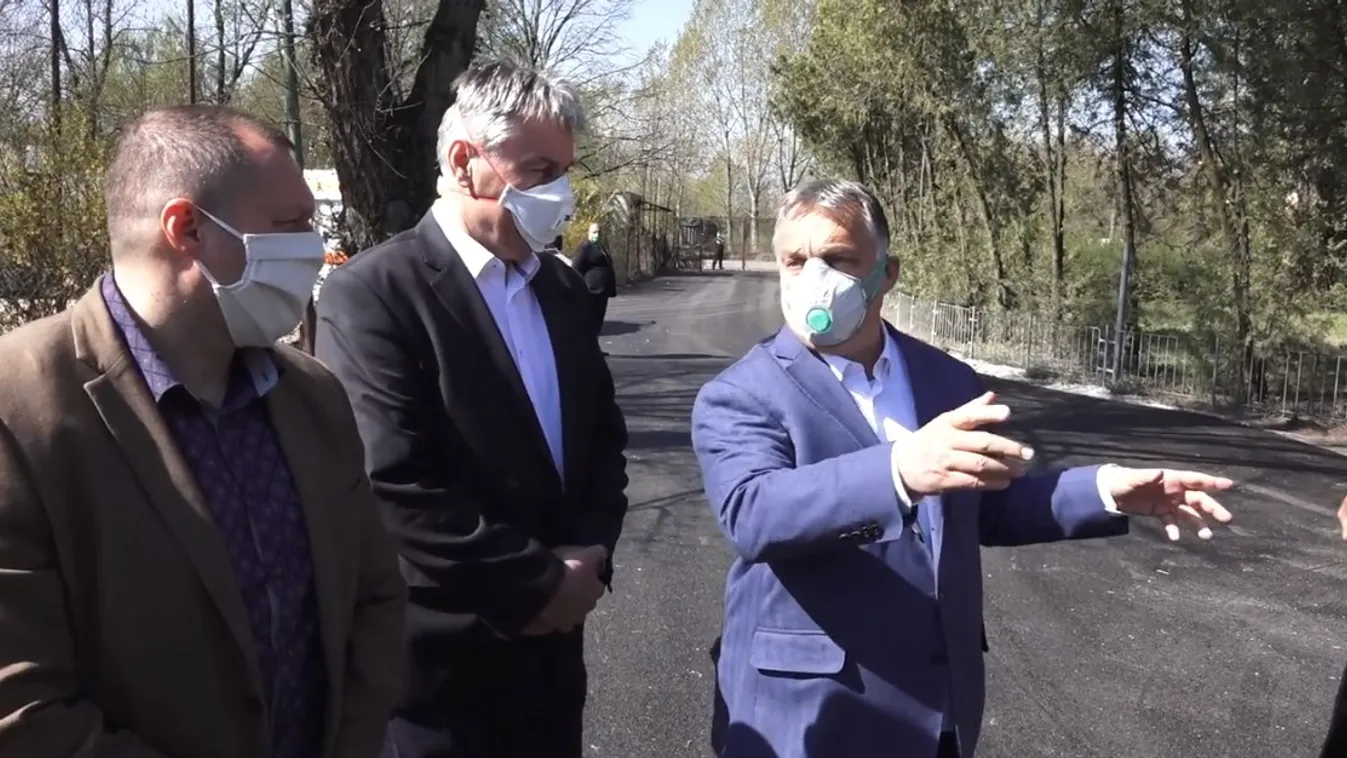 Így fogott kezet Orbán Viktor a koronavírus-járvány idején – videó