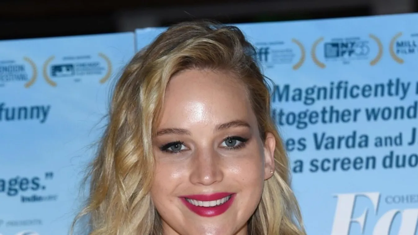 JLaw első gyerekét várja