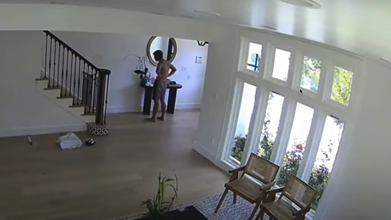 Meztelenül tört be a család házába egy férfi, hidegvérrel kivégezte kedvenceiket – Videó