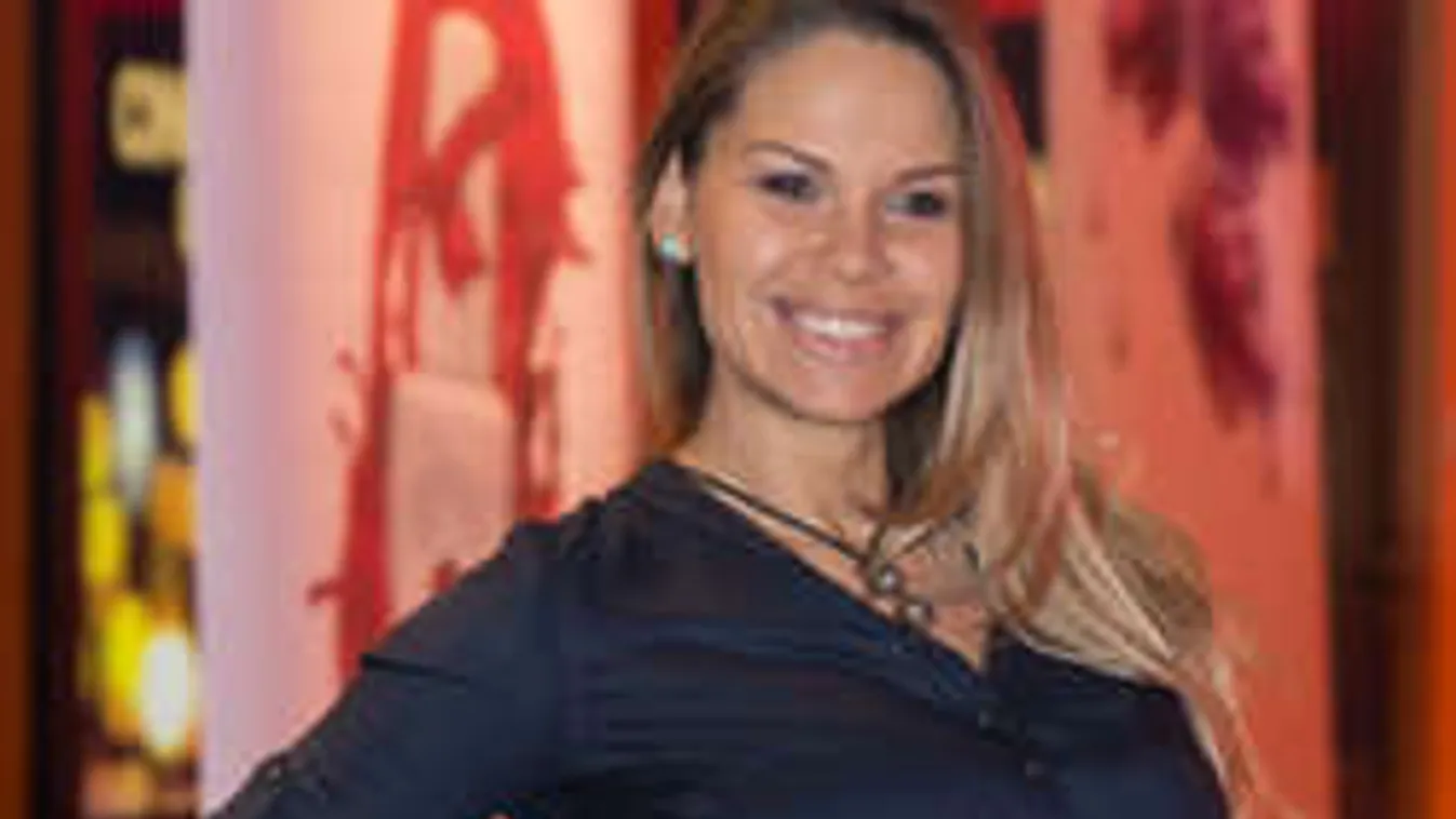 Csodásan néz ki hatalmas terhespocakjával Dundika