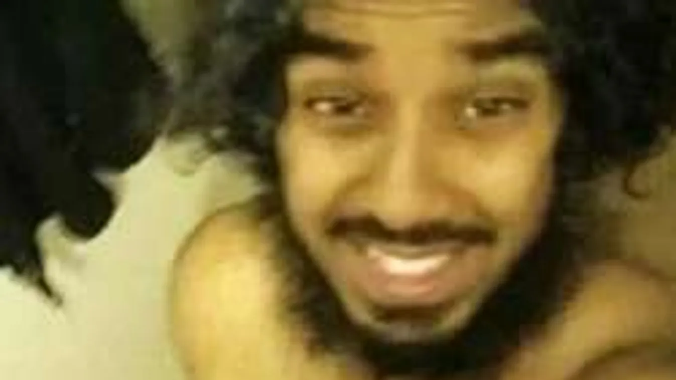 Kisméretű férfiasságát mutogatja az Iszlám Állam toborzója