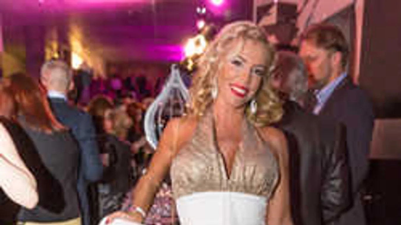 Falatnyi bugyiban terpesztett a kamerának Hevesi Kriszta