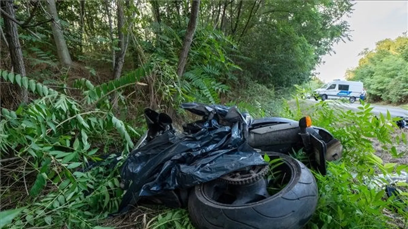 Felborult a motorosfutár, majd hamarosan már csalással vádolták