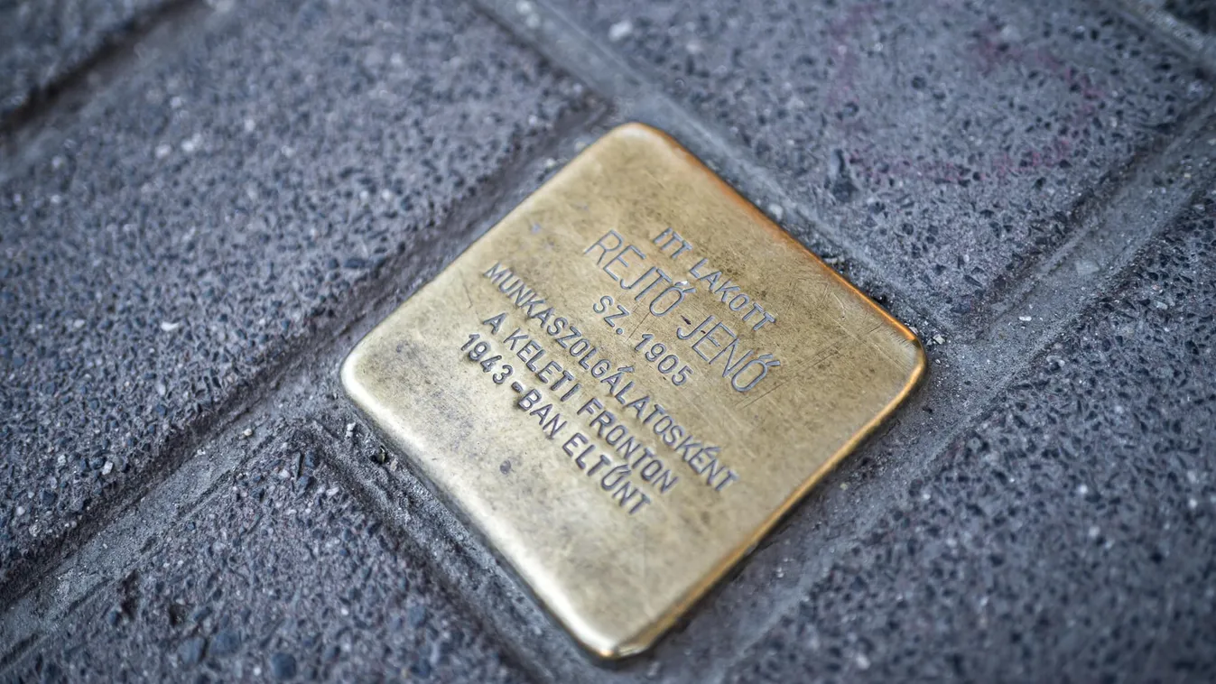 Orbán Viktor a holokauszt áldozatai előtt tiszteleg