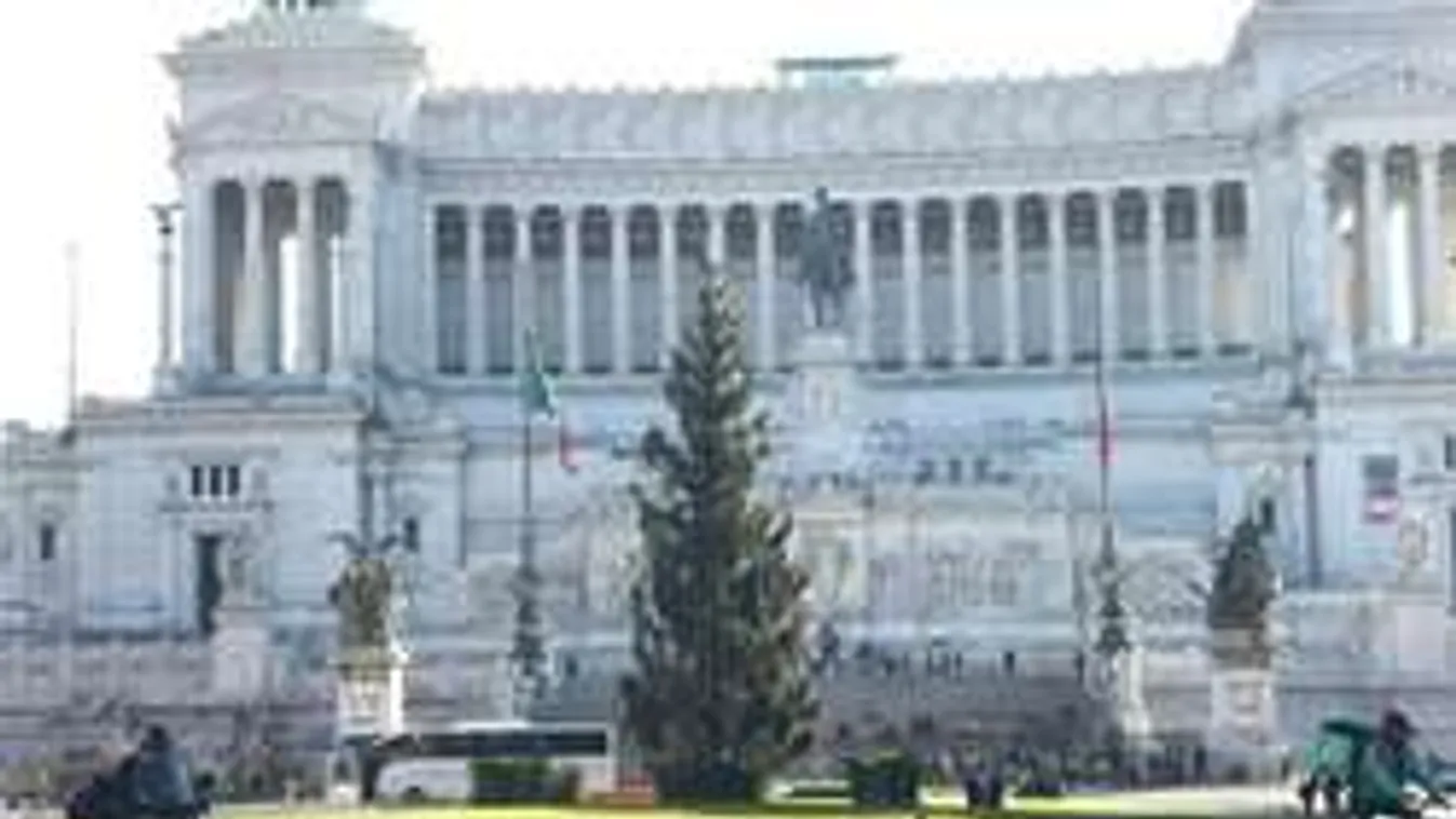 Kitört a népharag: Itt állították fel a világ legrondább karácsonyfáját