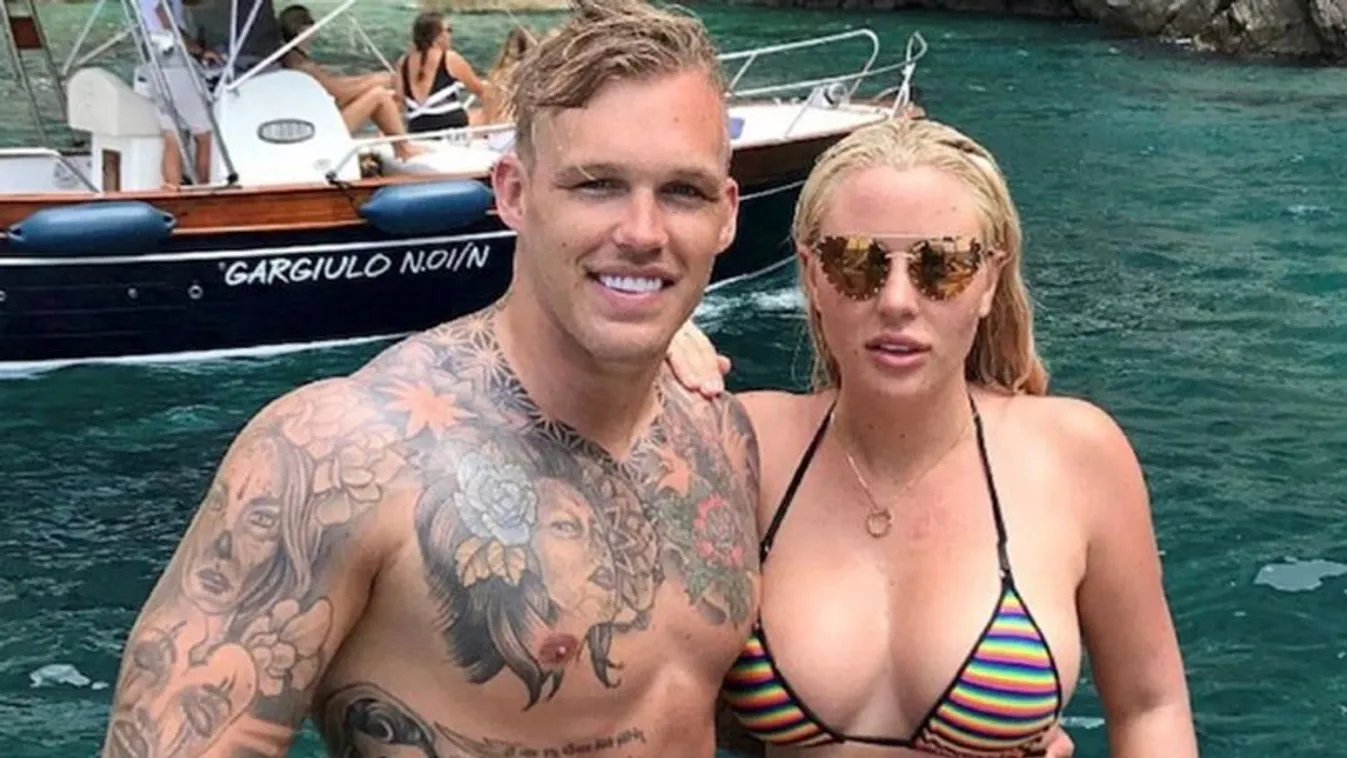 Pornós lett a rendőrből, aki egy modell melléről szívta fel a kokaint