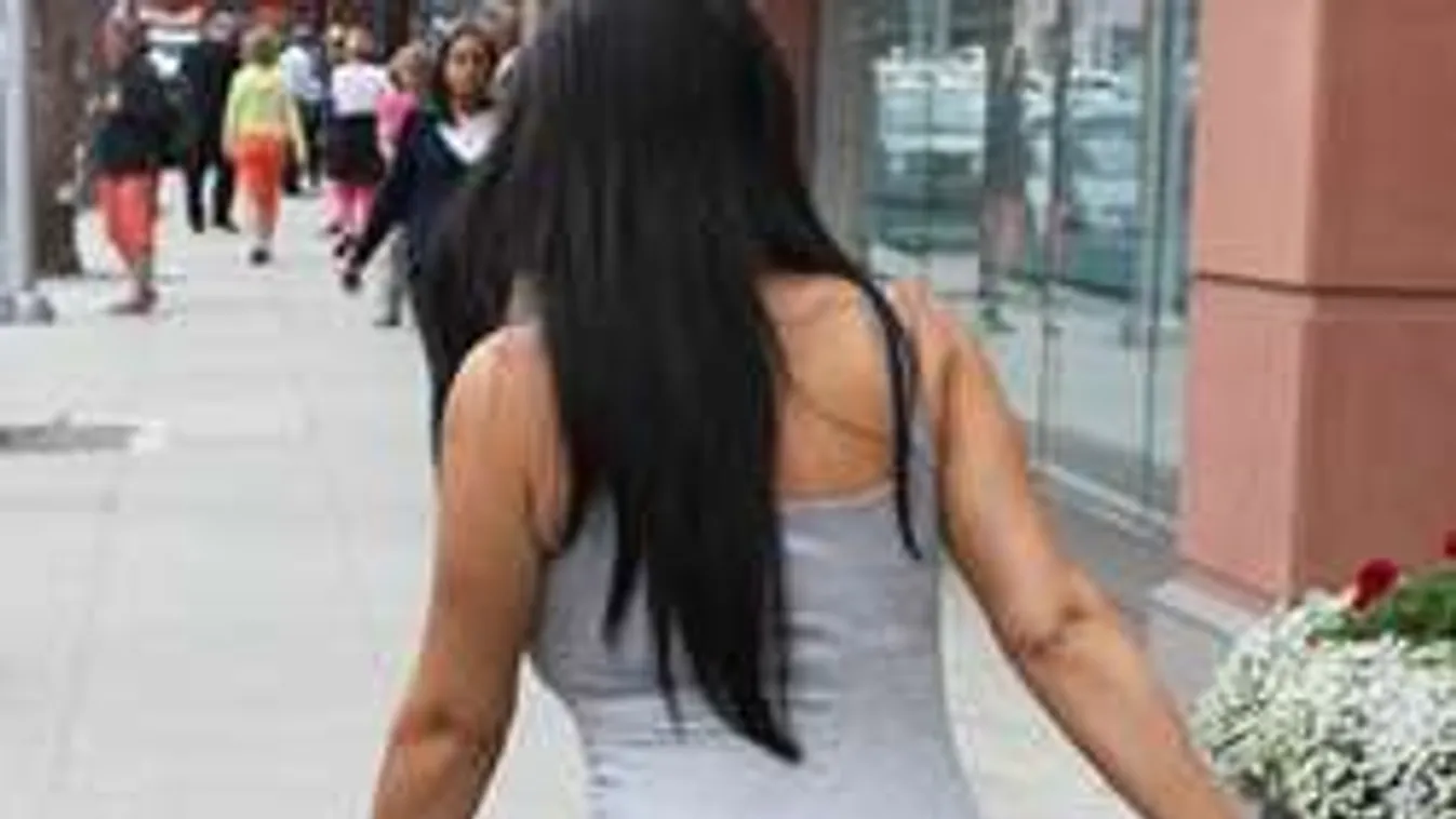 A várandós Kim Kardashian tűsarkújában gyermeke életét veszélyeztette