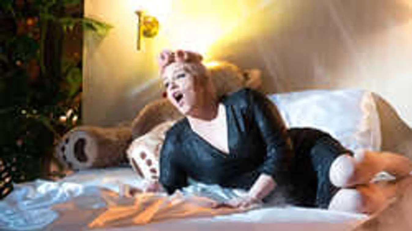 Micsoda dekoltázs: Tóth Vera mellei megőrjítik a rajongókat