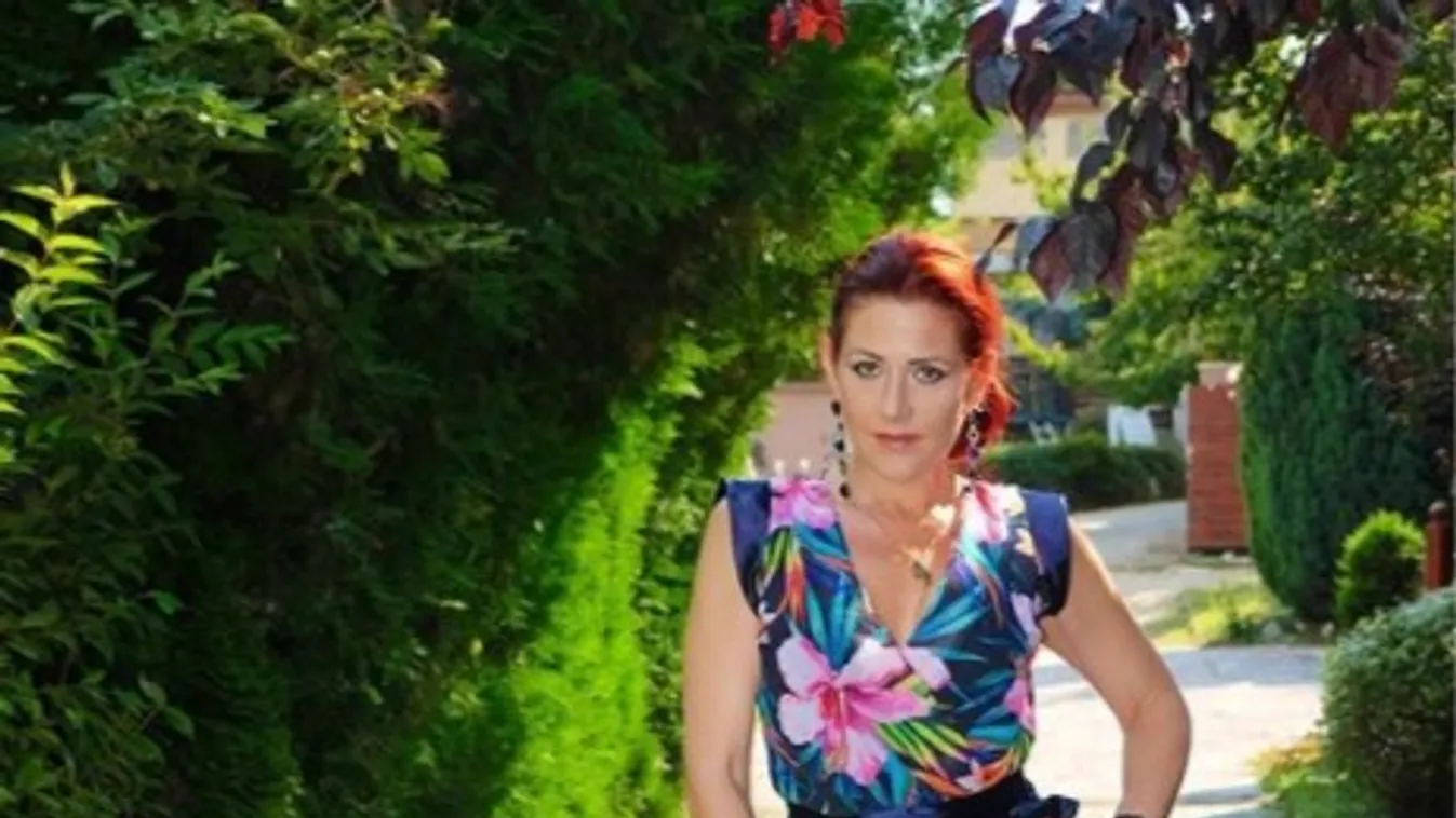 Fürdőruciban villantott bombaformát a dögös magyar színésznő