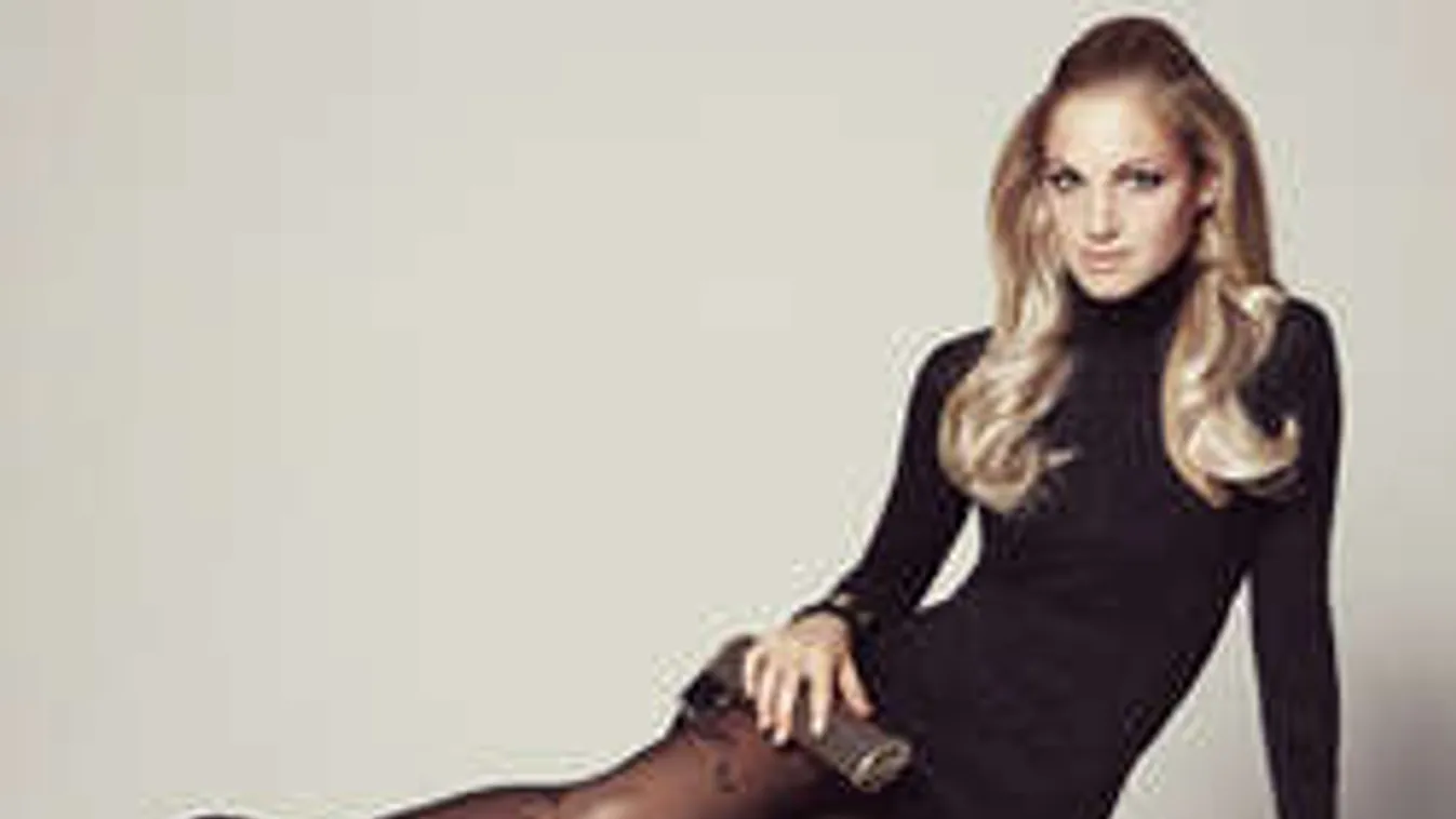 Szexi szépségkirálynővel hozták össze a sztárt