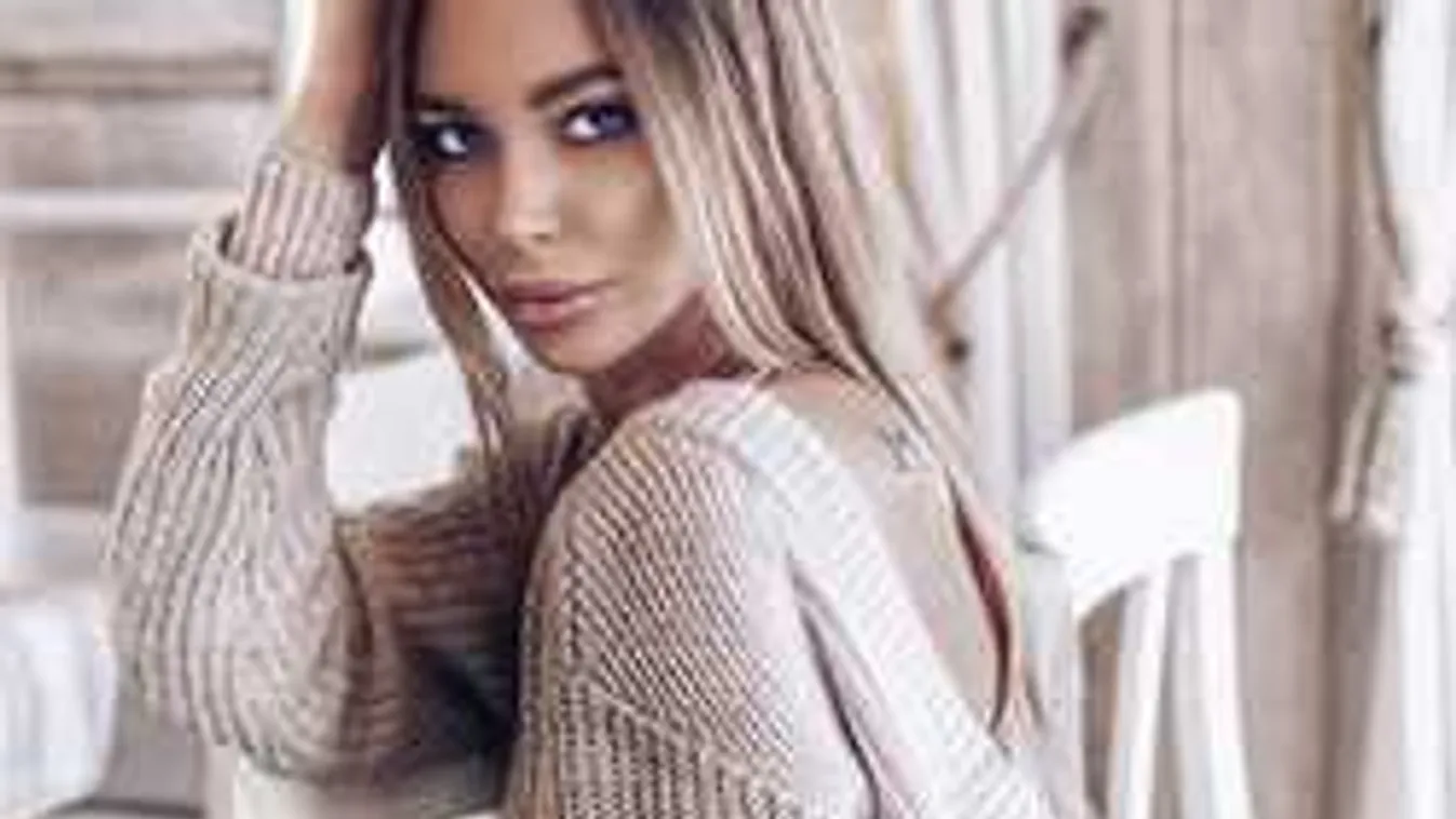 Melltartó nélkül, egy szál rózsával pózol a szexi sportmodell