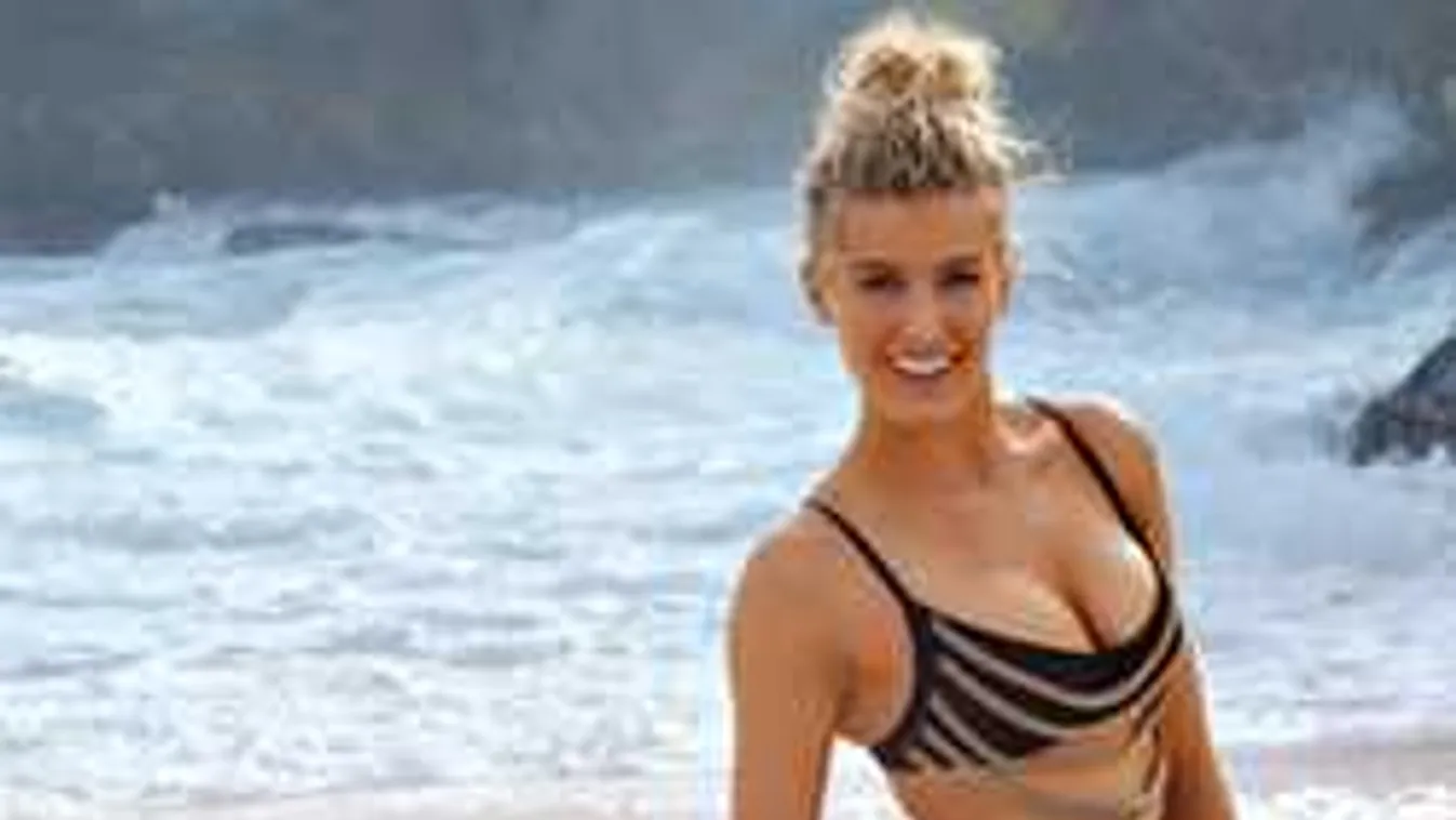 Mintha ott se lenne a fura bikini, megvillantotta bájait a bombanő