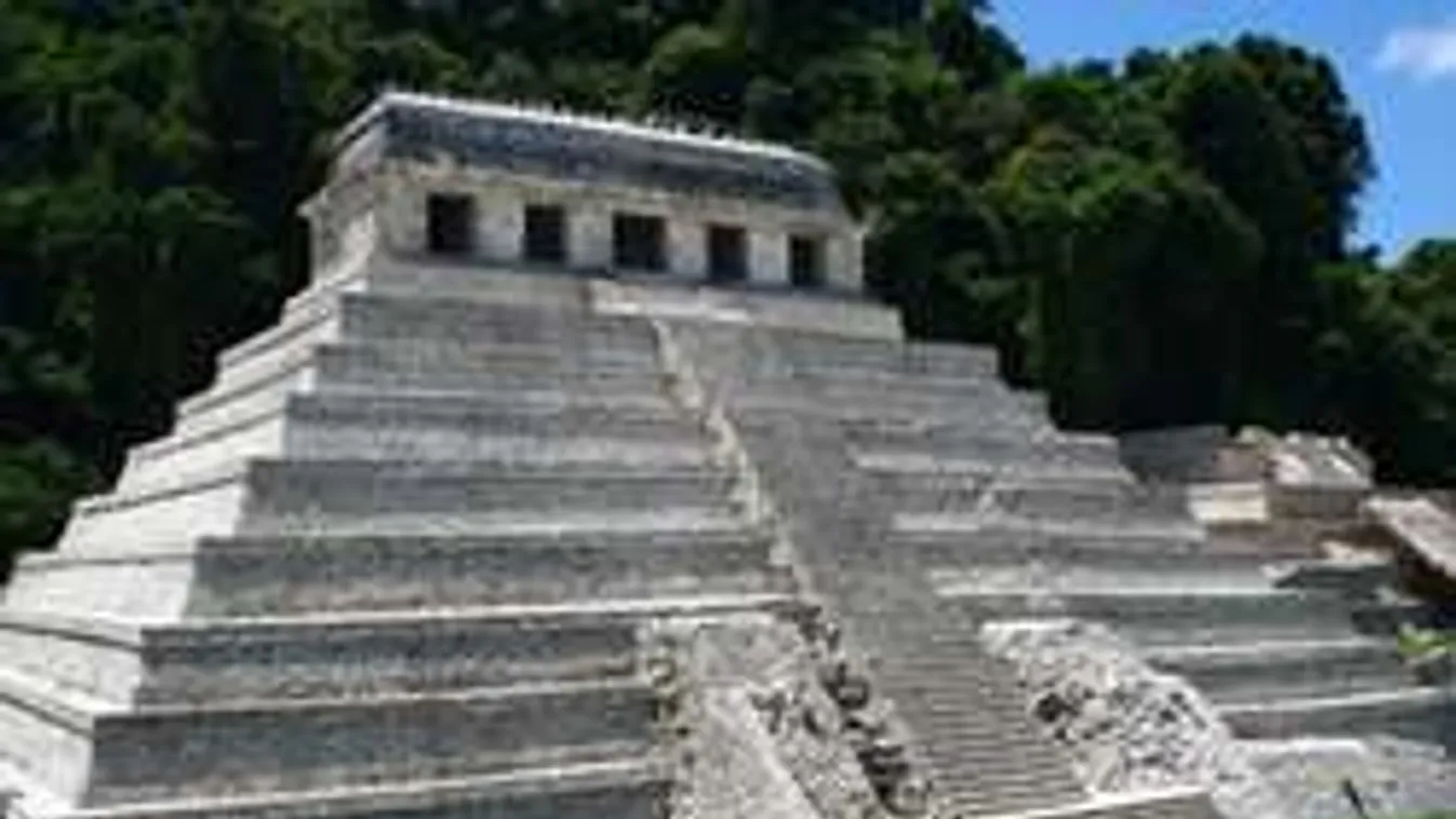 Rejtélyes alagútra bukkantak a maja piramis alatt!