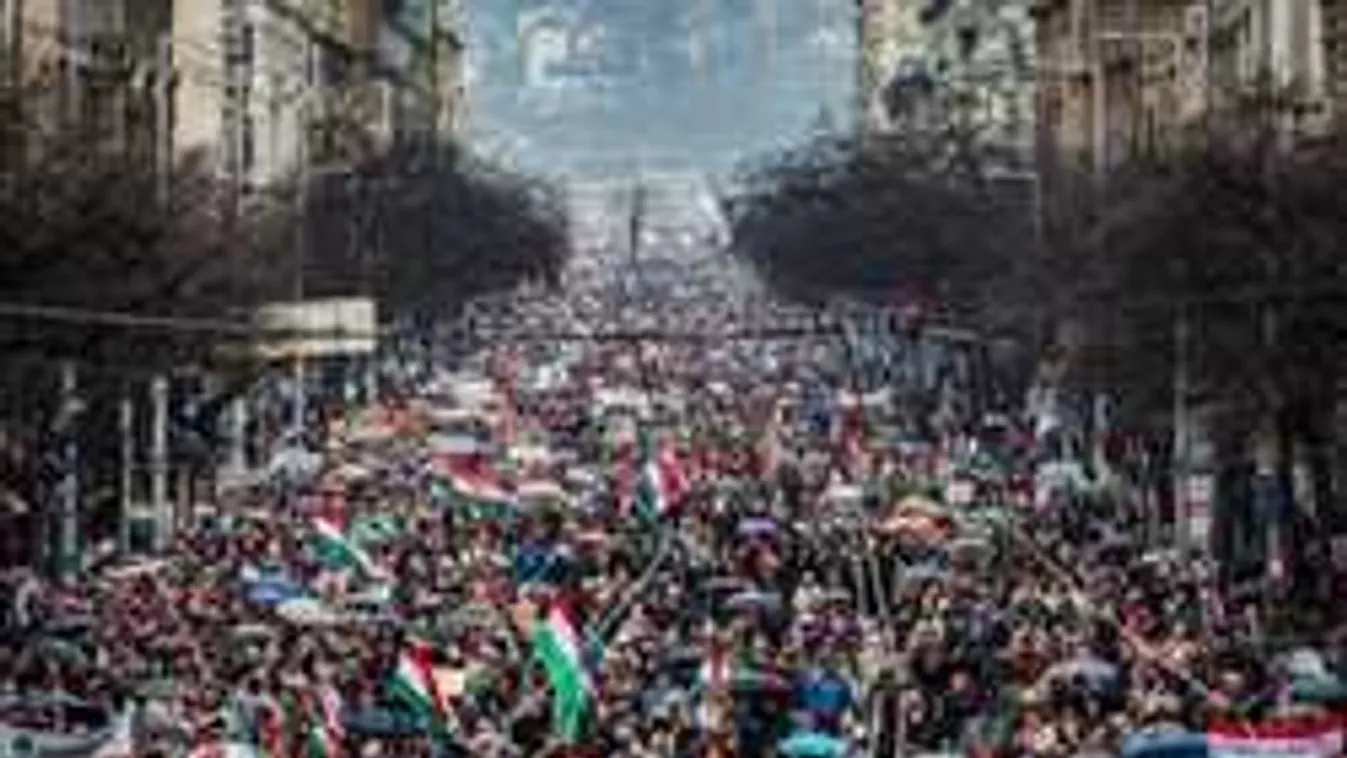 Orbán videójától ma legalább négy helyen qurv...ra elkezdenek vakarózni