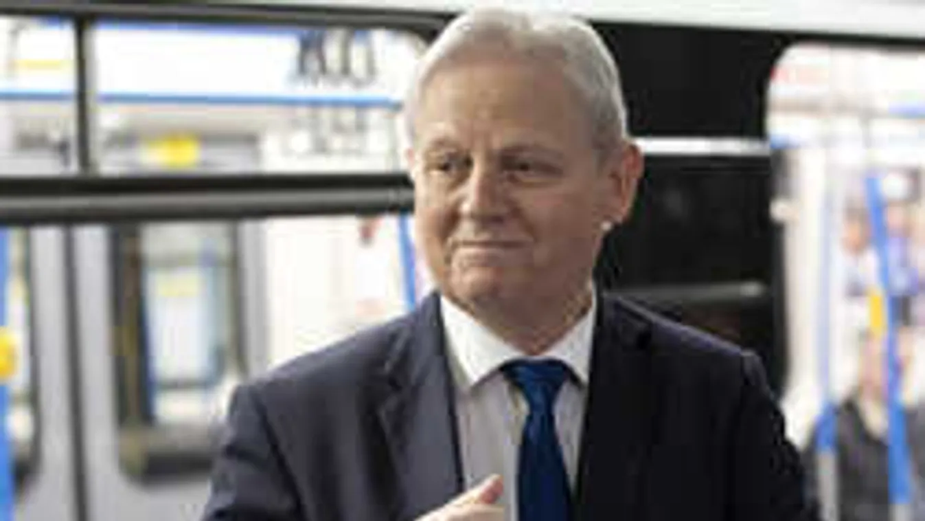 Karácsony városvezetés helyett "forradalmat" ígér