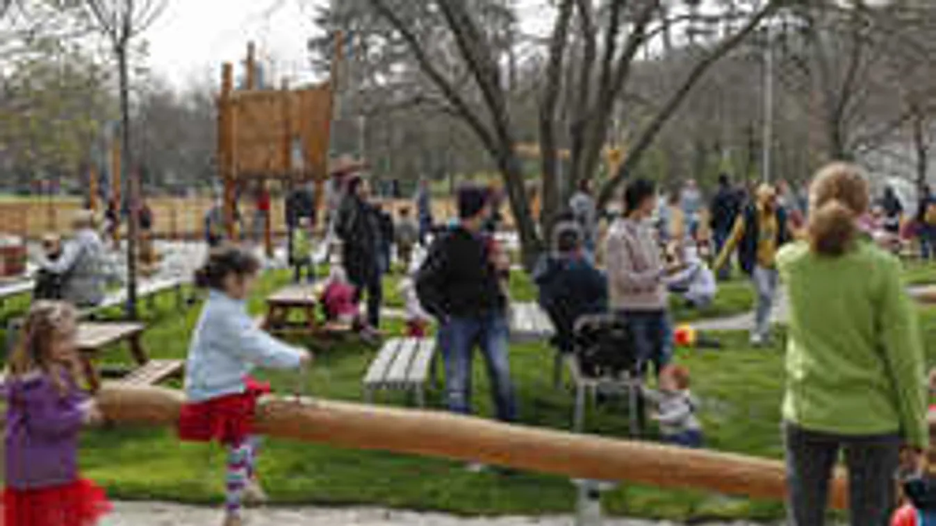 Adyligeten családi nap keretében új játszóteret, sportpályát, közösségi teret és tanösvényt avattak