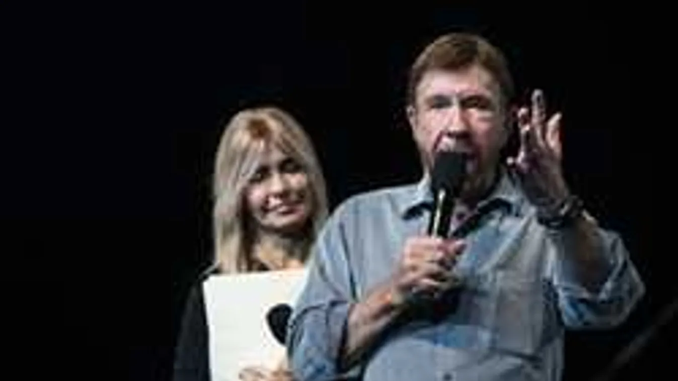 Chuck Norris nem öregszik! Fotók a sztárról a Papp László Sportarénában