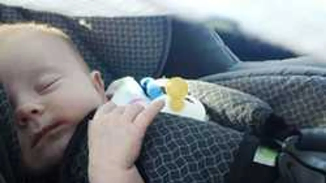 Tragédia történt: 15 hónapos kisgyerek halt meg a forró autóban