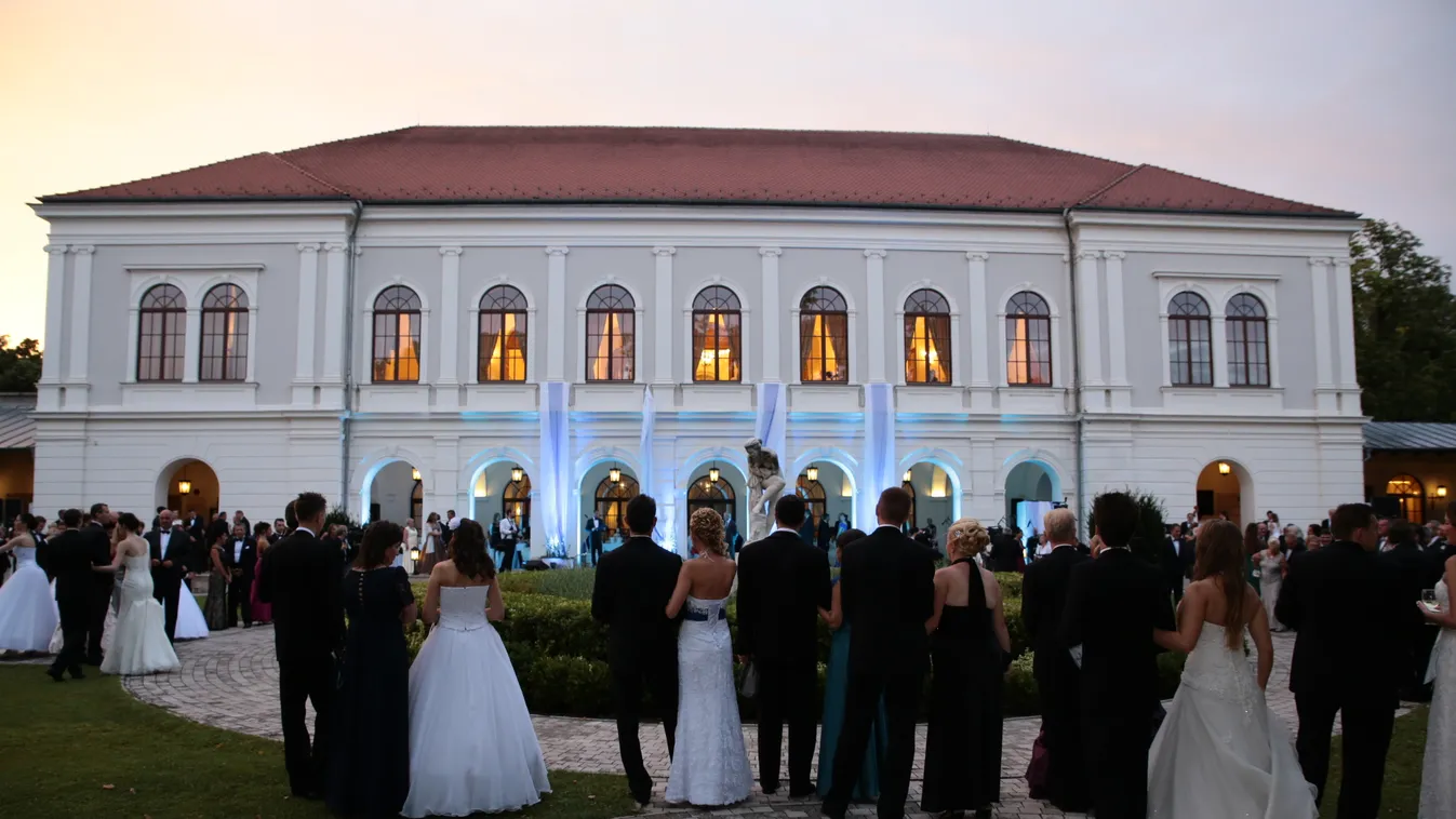 A reformkori hagyomány válik elevenné Balatonfüreden – megkezdődött az Anna-bál