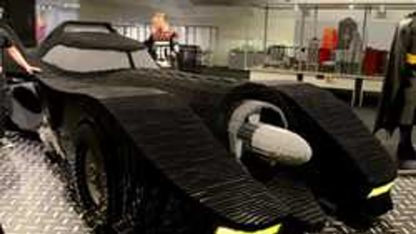 15 kamionnyi legóból nyitnak kiállítást