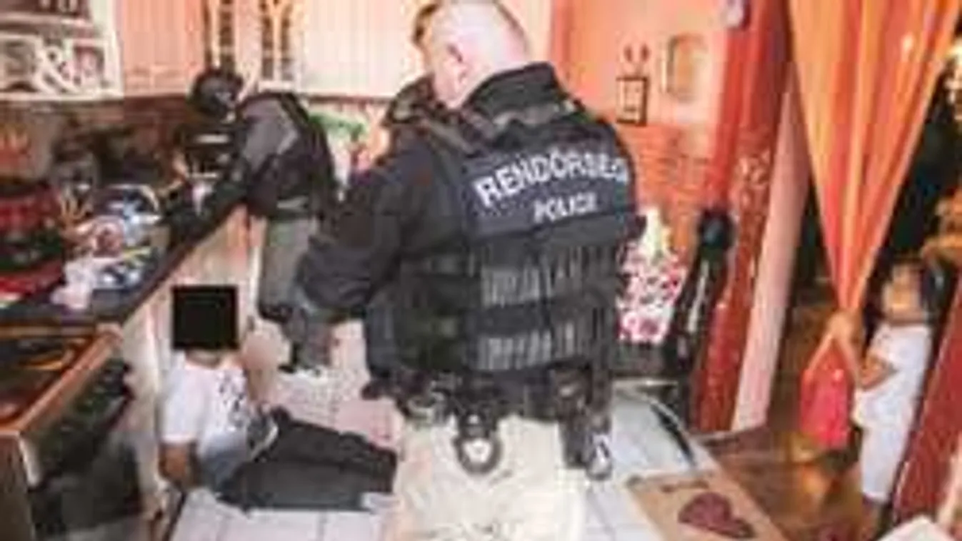 Mozgósítás a 8. kerületben: A Kőris utcában csaptak le a zsaruk