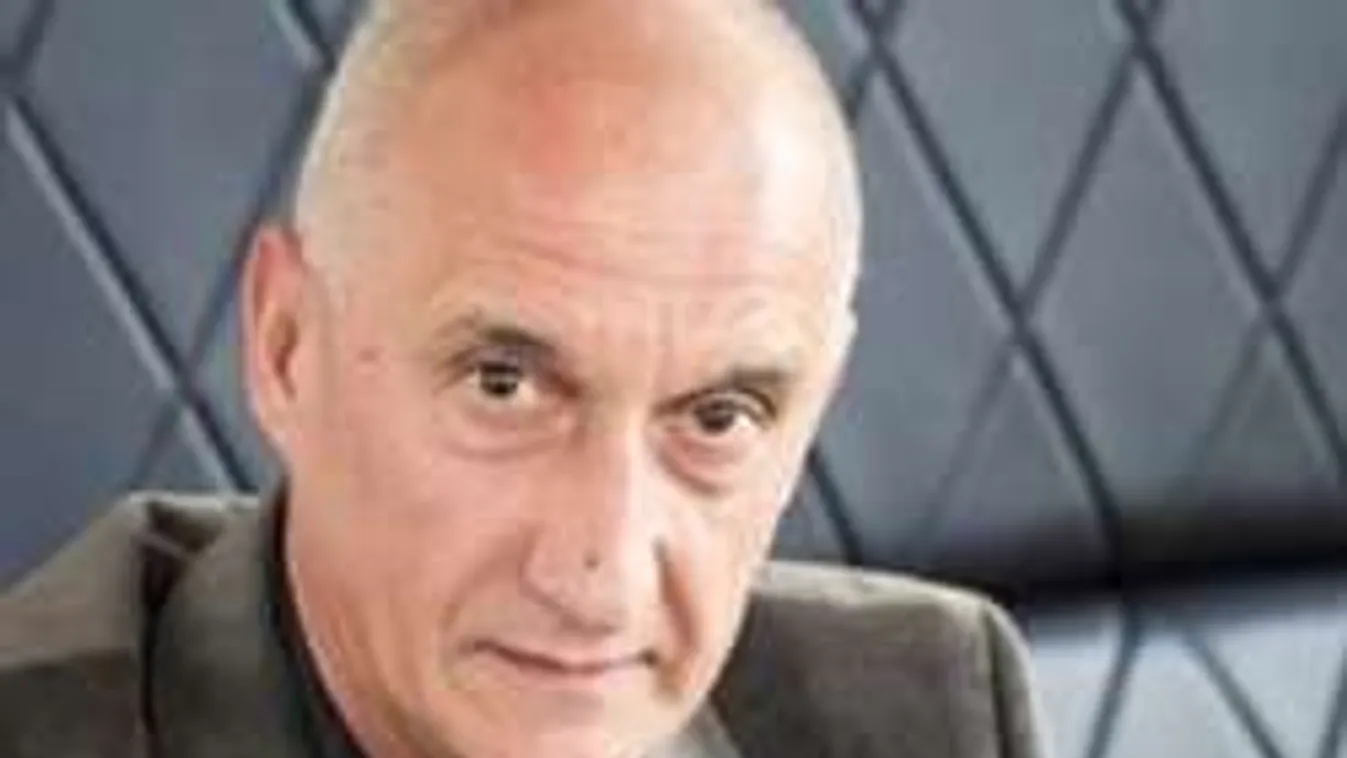 Levél Merkelhez: Csóró kelet-európaiak tartsák el a pénzes migránsokat?